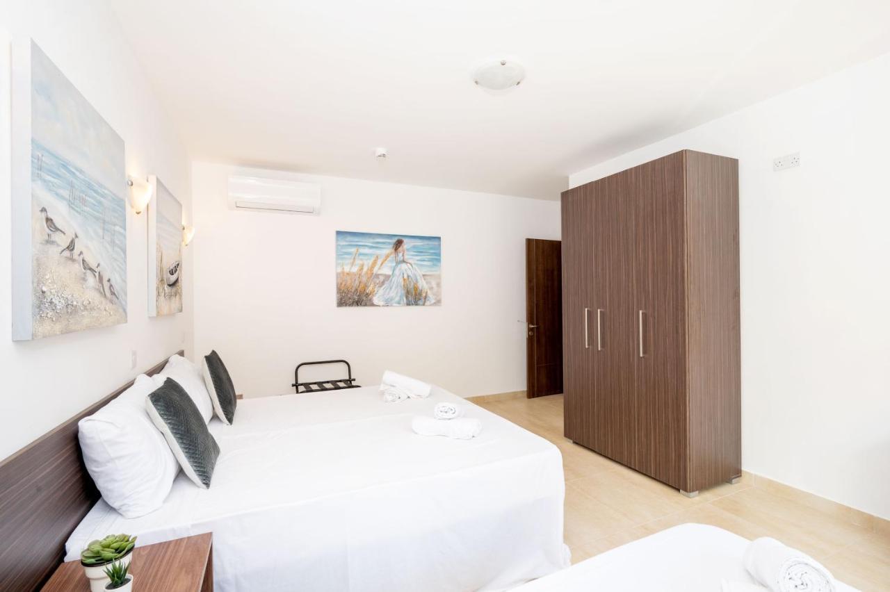 Islet Promenade Seafront 1 Bedroom Apartment With Sea View Balcony By Getawaysmalta 圣保罗湾城 外观 照片