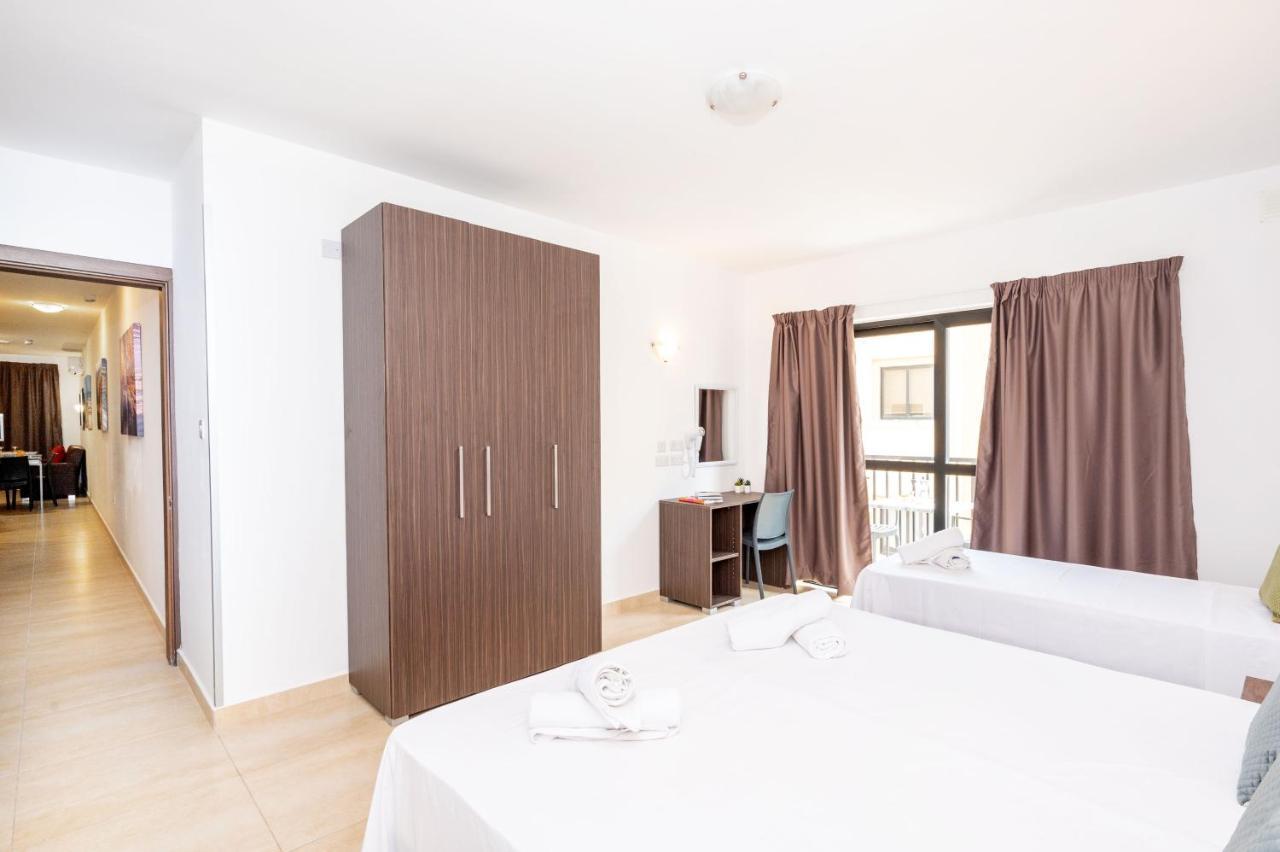 Islet Promenade Seafront 1 Bedroom Apartment With Sea View Balcony By Getawaysmalta 圣保罗湾城 外观 照片